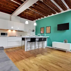 https://splendour-grand-canal-view-apartments.hotelinveneto.com